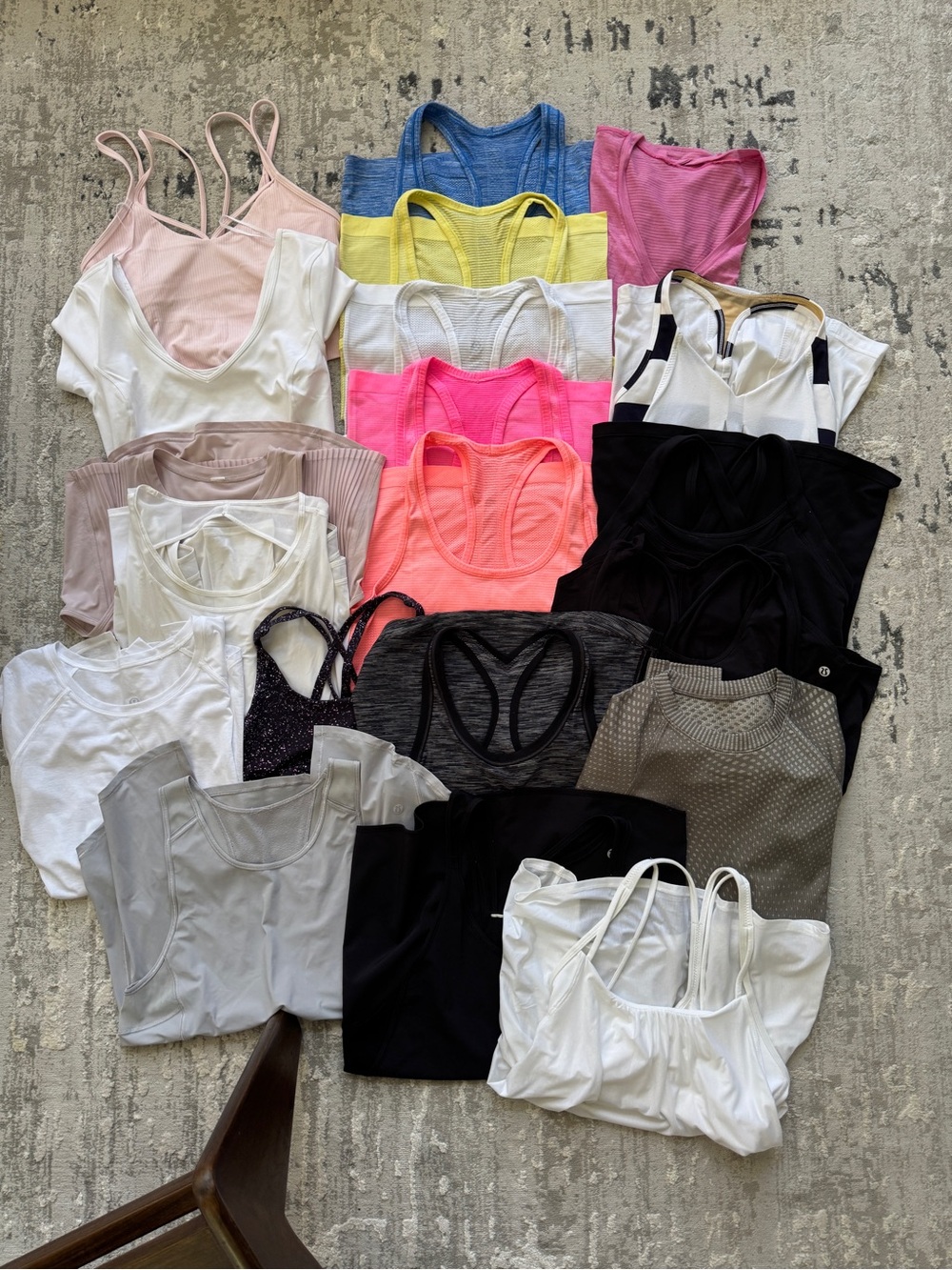 Lululemon Women's Athletic Tops x20 Bundle (4s & 6s)
